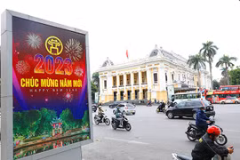 Hà Nội rực rỡ cờ hoa đón Tết Quý Mão năm 2023