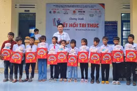 TTXVN tổ chức chương trình “Kết nối tri thức” cho học sinh dân tộc thiểu số