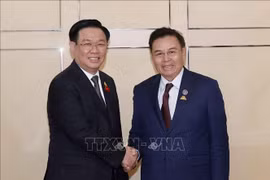 Chủ tịch Quốc hội Vương Đình Huệ gặp Chủ tịch Quốc hội Lào Saysomphone Phomvihane