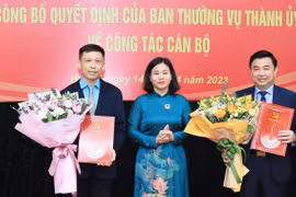 Thường trực Thành ủy Hà Nội trao quyết định về công tác cán bộ tại Báo Hànộimới và Báo Kinh tế & Đô thị