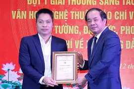 Trao giải báo chí về xây dựng Đảng tỉnh Yên Bái năm 2022