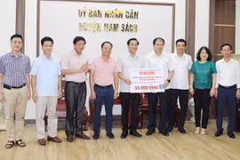 Chương trình "Màu hoa đỏ" trao quà cho các gia đình chính sách Hải Dương