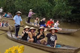 Trải nghiệm, khám phá miệt vườn sông nước Vĩnh Long