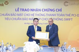 LPBank nhận hai chứng chỉ tiêu chuẩn bảo mật quốc tế cho hệ thống thanh toán thẻ và hệ thống SWIFT