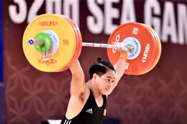 Đô cử Nguyễn Quốc Toàn phá 3 kỷ lục cử tạ tại SEA Games 32
