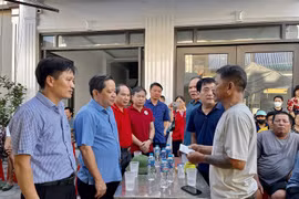 Thăm hỏi, động viên gia đình có người bị thiệt mạng do hỏa hoạn ở TP Sầm Sơn