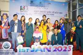 Đầu năm mới đón đoàn du khách đi xe lửa Hà Nội lên thăm Sa Pa