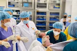 Bé gái 2,8 kg trở thành em bé đầu tiên chào đời của năm mới 2023 tại Việt Nam