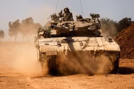 Bộ binh và xe tăng Israel bắt đầu tràn vào tấn công Dải Gaza