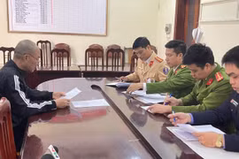 Khởi tố tài xế vi phạm nồng độ cồn, hành hung cảnh sát