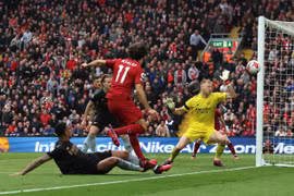 Liverpool chia điểm cùng Arsenal sau màn rượt đuổi đầy kịch tính