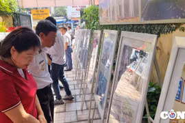 Trưng bày ảnh với chủ đề “Bộ đội Cụ Hồ - Người chiến sĩ hải quân”