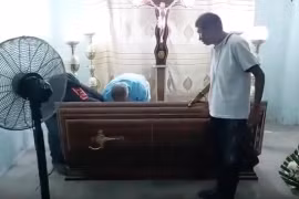 Cụ bà được phát hiện còn sống trong quan tài ở Ecuador