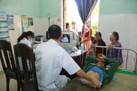 Khám và tặng tủ thuốc miễn phí cho người nghèo tại huyện miền núi tỉnh Thừa Thiên Huế