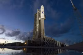 Amazon của tỷ phú Bezos phóng vệ tinh internet, thách thức Starlink của Musk