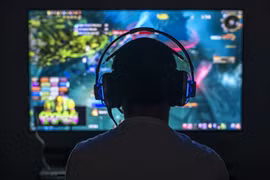 Chơi game 10 tiếng mỗi ngày, người đàn ông bị rối loạn tâm thần