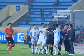 Phó Trưởng đoàn CLB Công an Hà Nội và HLV Gong Oh Kyun bị đề nghị kỷ luật bổ sung