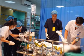 Câu cá gần đường điện cao thế, bệnh nhi 13 tuổi bị bỏng 90% cơ thể