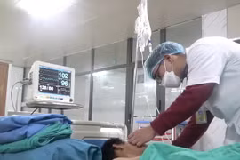 Cấp cứu người đàn ông 36 tuổi bị đâm xuyên vào ổ bụng