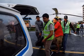 Nepal tìm thấy thi thể 6 người thiệt mạng trong vụ trực thăng rơi