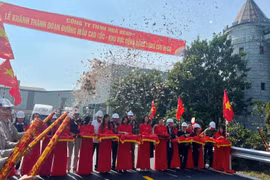 Khánh thành đường mẫu cao tốc Đồng bằng sông Cửu Long