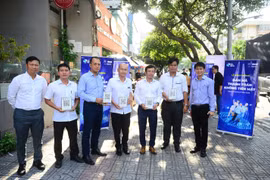 NAPAS phối hợp ra quân chiến dịch dán mã QR tại địa bàn Thành phố Hồ Chí Minh