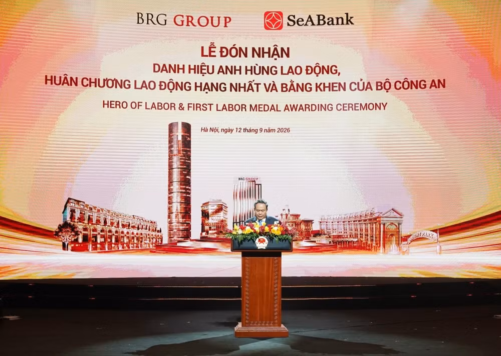 Đồng chí Trần Thanh Mẫn - Ủy viên Bộ Chính trị, Chủ tịch Quốc hội nước CHXHCNVN phát biểu chúc mừng và chỉ đạo tại buổi lễ.