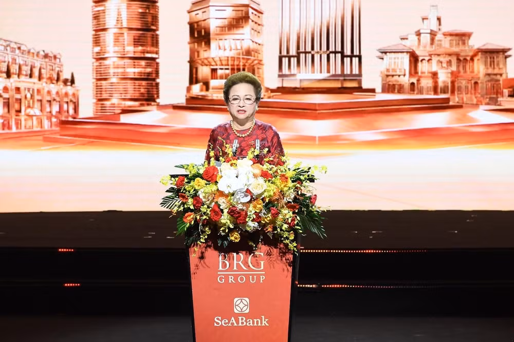 Anh hùng Lao động Nguyễn Thị Nga – Chủ tịch Tập đoàn BRG phát biểu đáp từ tại buổi lễ.
