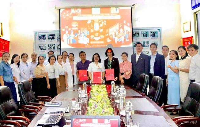 MSB và Bệnh viện Mắt Đà Nẵng triển khai giải pháp thanh toán không dùng tiền mặt.