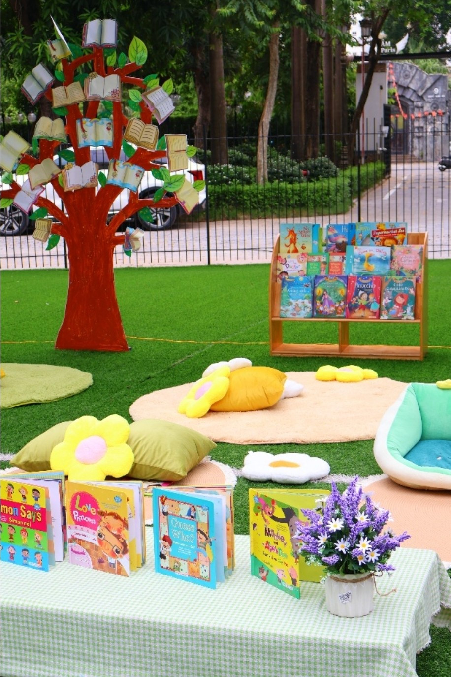 Những góc đọc sách “chill chill” được nhà trường bố trí trong hoạt động đầu tiên 1000053240.jpg
