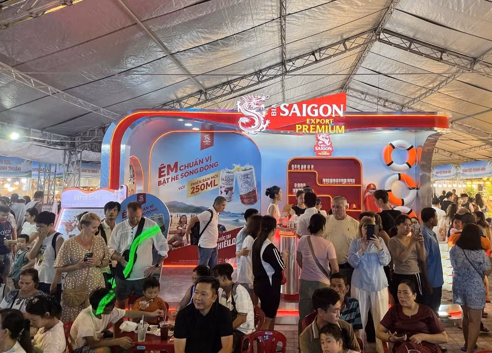 Gian hàng giới thiệu Bia Saigon Export Premium (Bia Saigon EP) thu hút đông đảo du khách tham gia trải nghiệm. Ảnh: SABECO