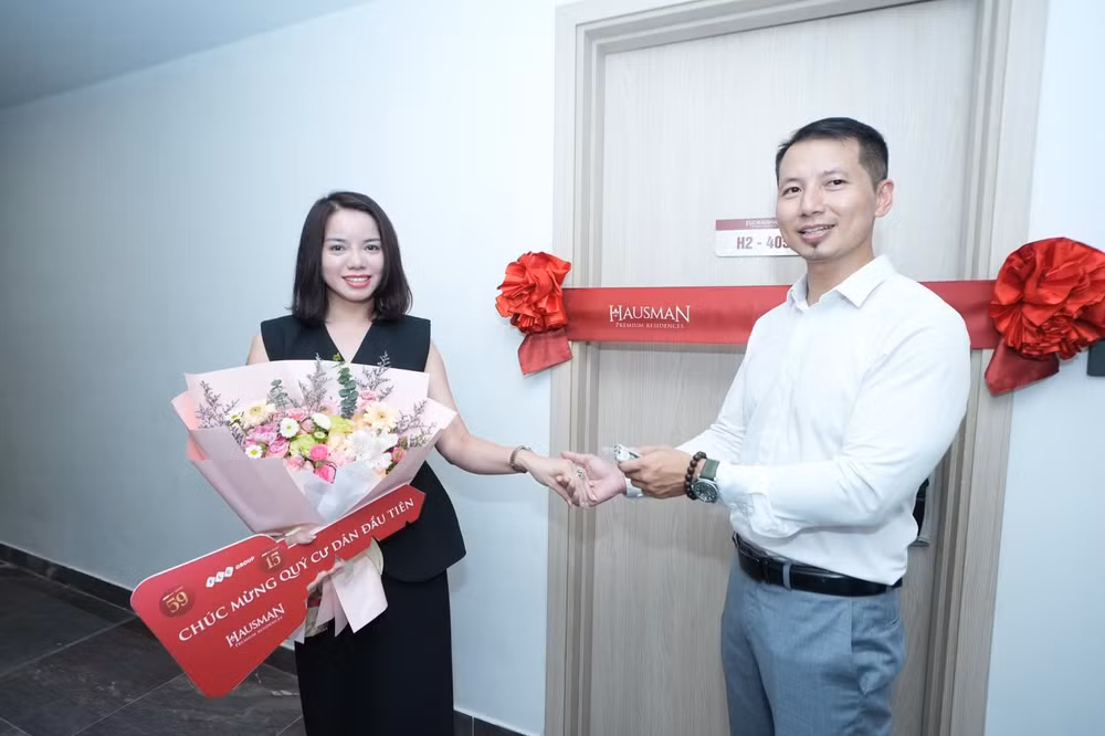 Khách hàng trực tiếp nhận bàn giao căn hộ