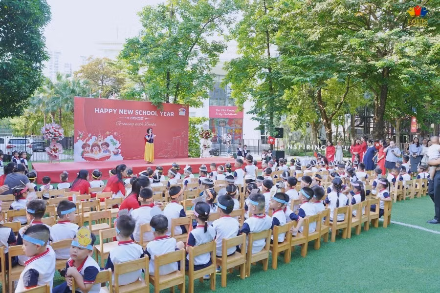 Không gian gần gũi của buổi khai giảng tại khuôn viên trường