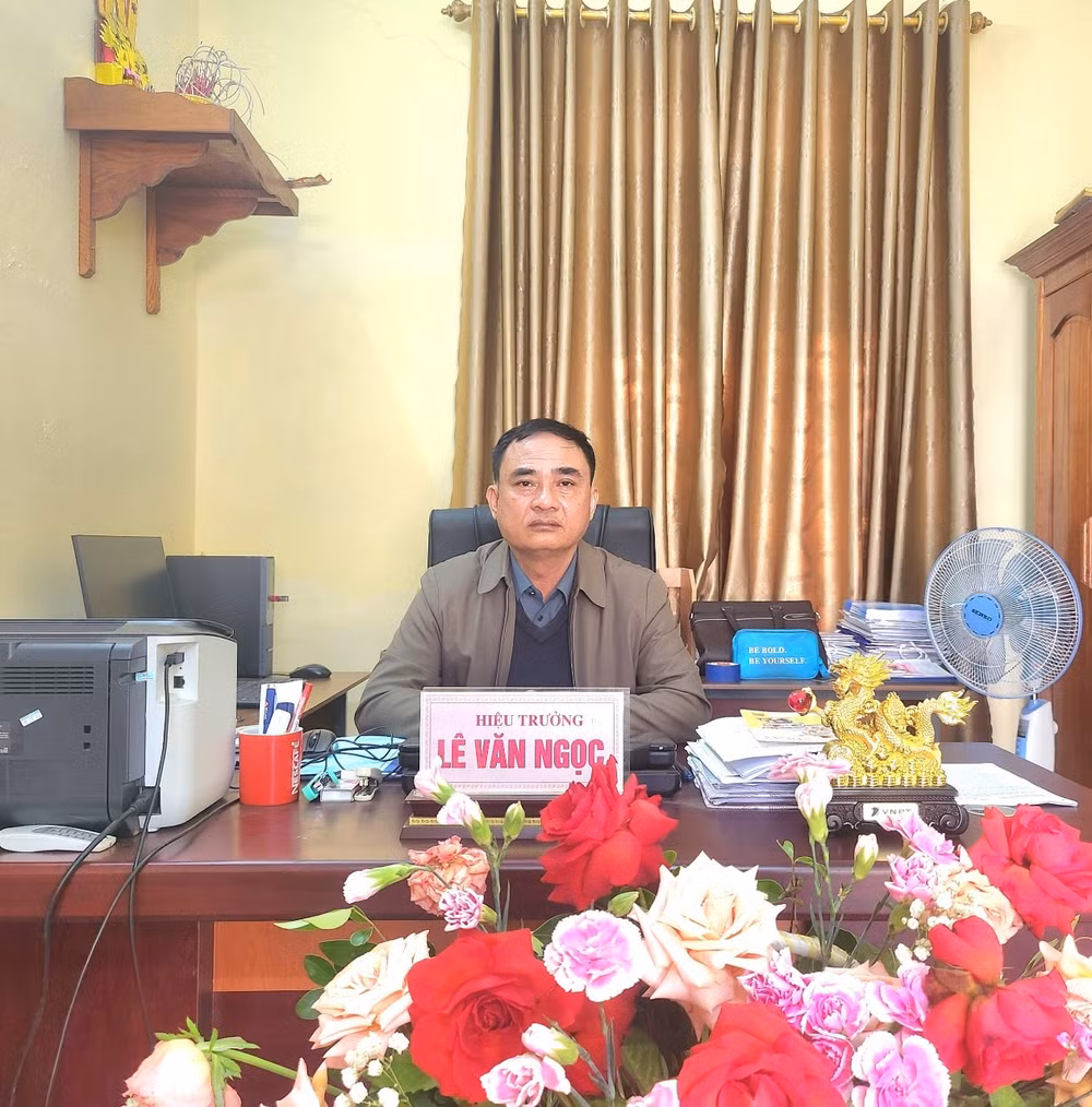 thay-le-van-ngoc-hieu-truong-truong-tieu-hoc-dong-luong.jpg