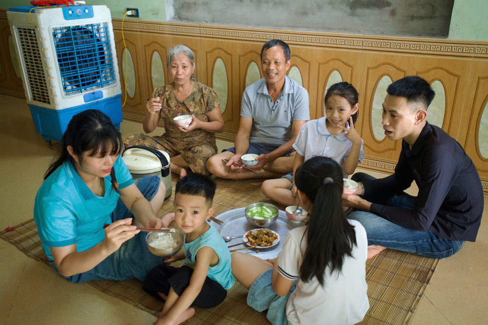 Bữa cơm giản dị dành của 7 thành viên trong căn nhà nhỏ tại Hưng Yên. 1786519134186-184659772295695141-4439483225992230953-71b8ae16945692d513358ae0771401f1.jpg