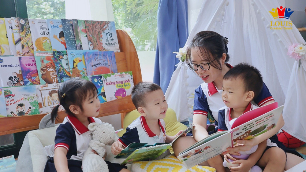Mỗi lớp đều được trang bị một góc đọc sách và hoạt động đọc sách hàng ngày Mỗi lớp đều được trang bị một góc đọc sách và hoạt động đọc sách hàng ngày