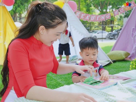 Nhà trường định hướng bồi dưỡng giáo viên về cách đọc sách cho trẻ để phát huy niềm yêu thích của trẻ với sách Nhà trường định hướng bồi dưỡng giáo viên về cách đọc sách cho trẻ để phát huy niềm yêu thích của trẻ với sách