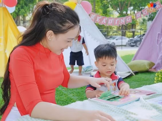 Nhà trường định hướng bồi dưỡng giáo viên về cách đọc sách cho trẻ để phát huy niềm yêu thích của trẻ với sách