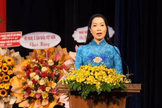 NSND Trịnh Kim Chi đắc cử Chủ tịch Hội Sân khấu TP HCM