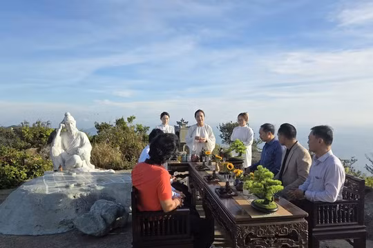 Đà Nẵng ra mắt tour du lịch thưởng trà trên đỉnh Bàn Cờ