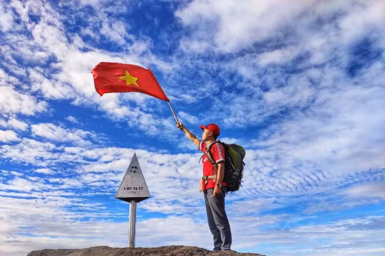 Lai Châu phát triển du lịch trekking từ lợi thế những 'đỉnh mây'