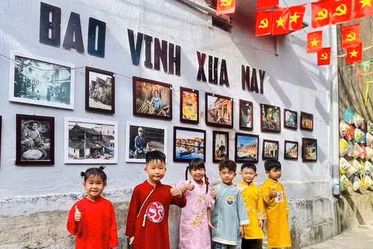 TP Huế: Ngày hội Ký ức tuổi thơ 'đánh thức' phố cổ Bao Vinh 