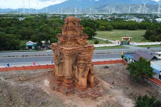 Tỉnh Khánh Hòa kiến nghị điều chỉnh tuyến đường sắt tốc độ cao để tránh di tích tháp cổ Hòa Lai