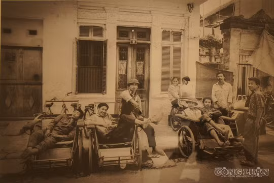 Hà Nội: Dấu ấn thời gian qua ảnh của Andy Soloman