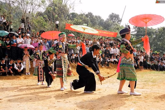 Sắc màu văn hóa dân tộc Mông hội tụ tại Điện Biên