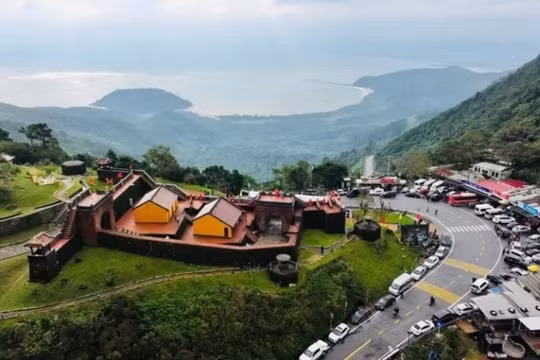 Thu phí tham quan di tích quốc gia Hải Vân Quan với mức 70.000 đồng/lượt