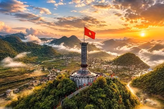 Tuyên Quang có thêm điểm check-in 'Chạm Lũng Cú'