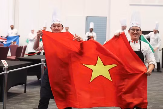 Vinh danh hai đầu bếp Việt Nam đạt Huy chương Bạc thế giới