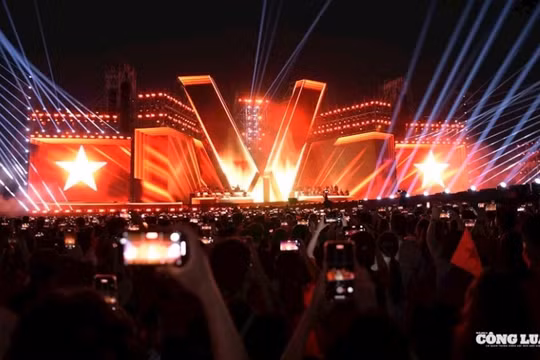 Báo Nhân Dân tổ chức 'Concert quốc gia: Tổ quốc trong tim' tại TP Hồ Chí Minh