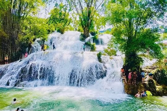 Tạm dừng hoạt động du lịch ở Thác Trăng, Phú Thọ sau vụ du khách tử vong